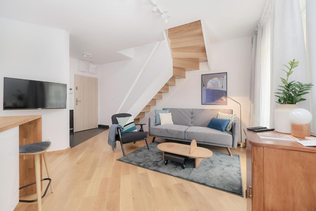 Two Level 2waters By Renters