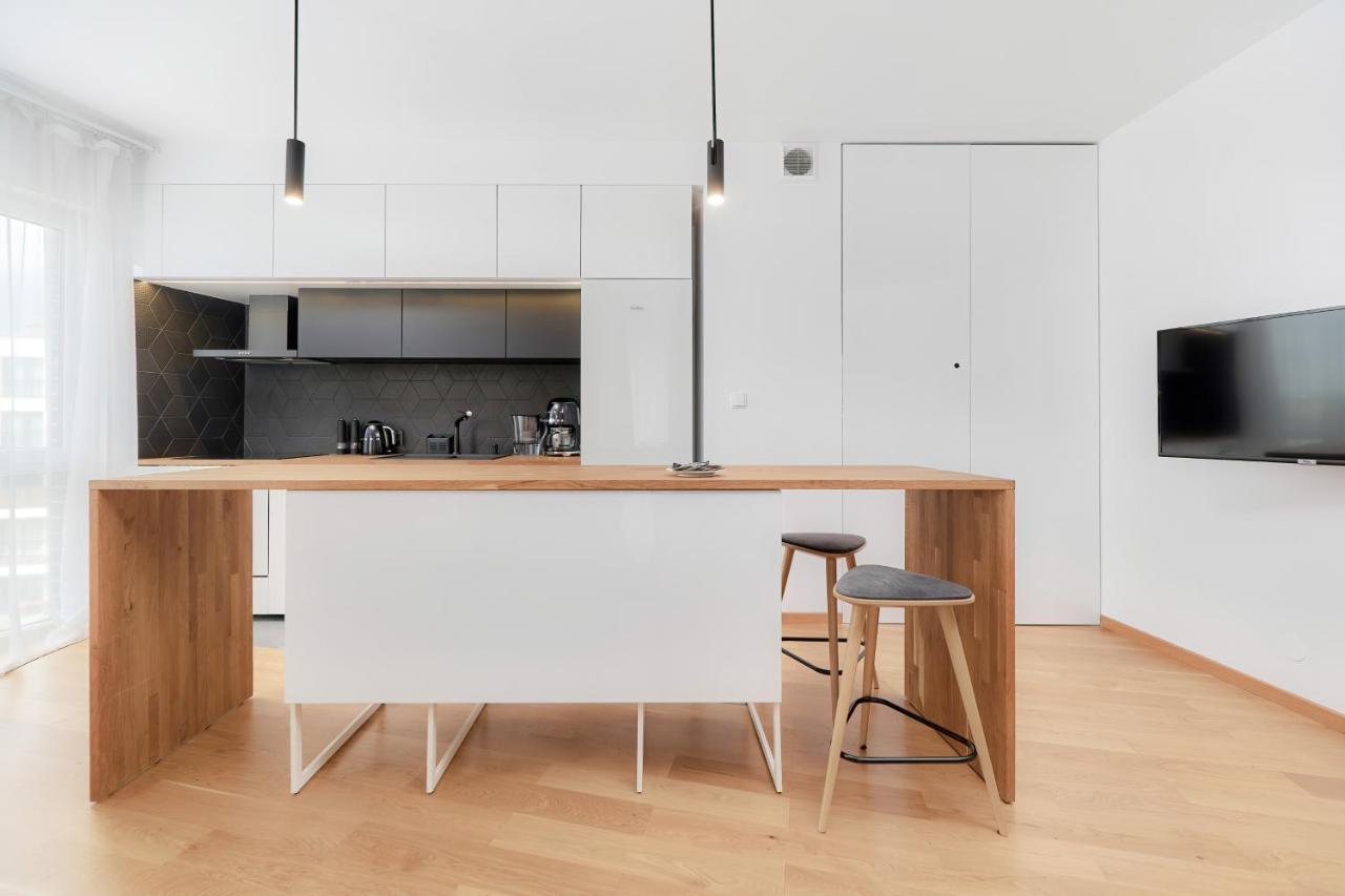 Two Level 2waters By Renters Apartament